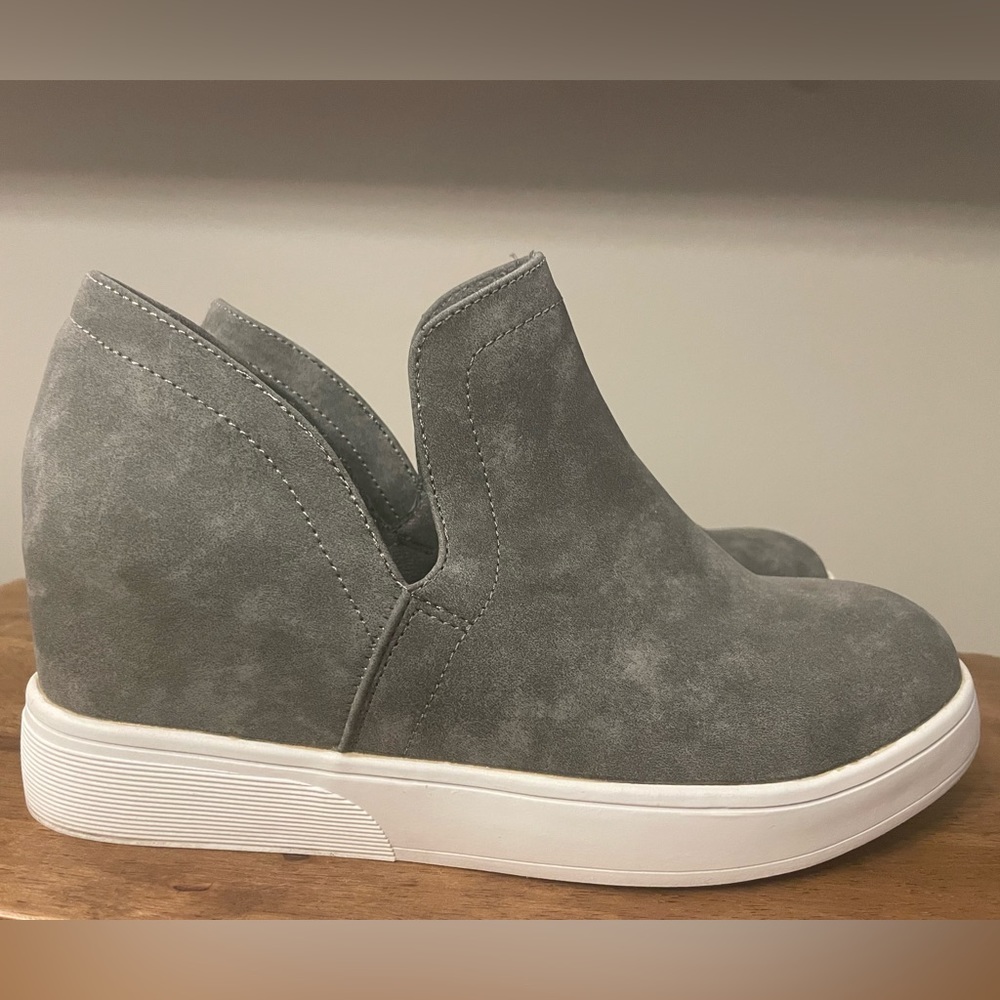 Grey Side Slit Sneaker Wedges Sz 9
